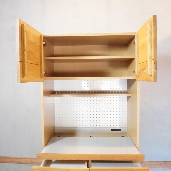 人気のunico(ウニコ)よりHUTTE(ヒュッテ)シリーズ のキッチンボード