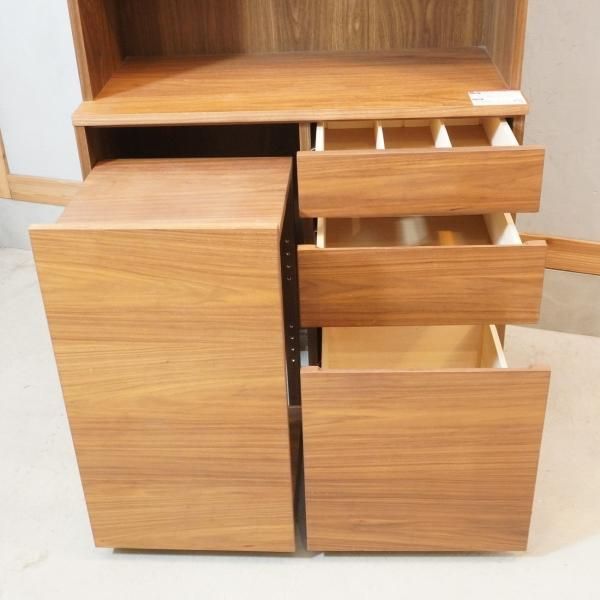 人気の無印良品(MUJI)のウォールナット材 カップボードです