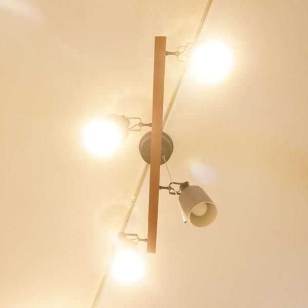 ELUX(エルックス)のREVO(レヴォ)4灯シーリングライトです。シルバー