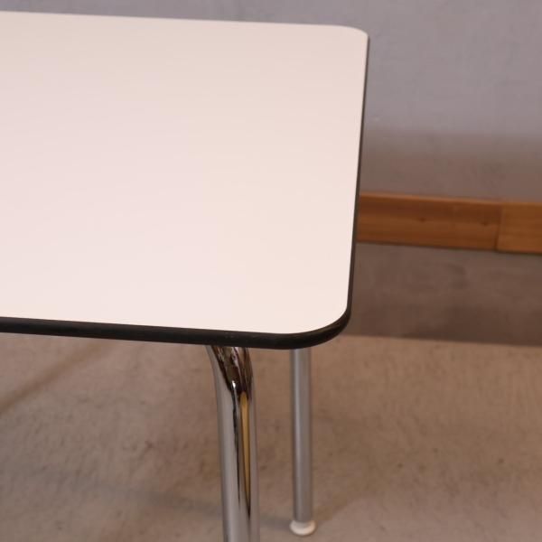 Vitra(ヴィトラ)社のジャスパー・モリソンデザインHAL(ハル)テーブル