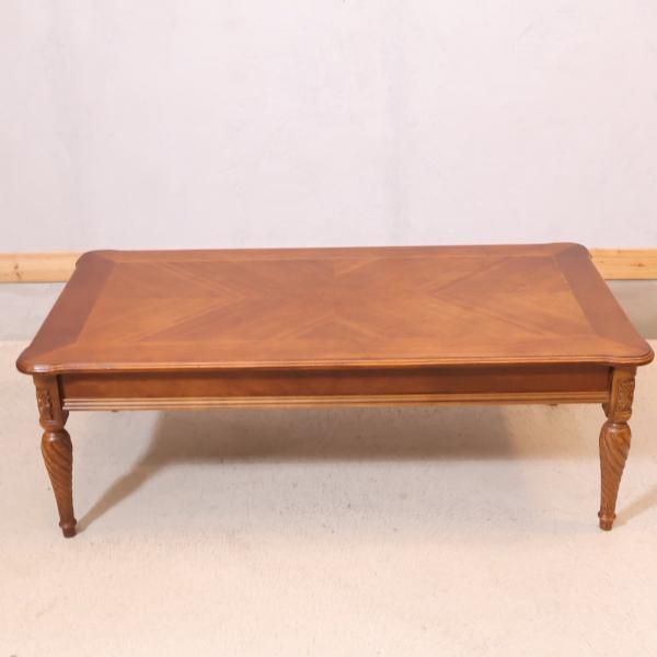 アメリカの老舗家具メーカーLANE(レーン)社のコーヒーテーブルです。天