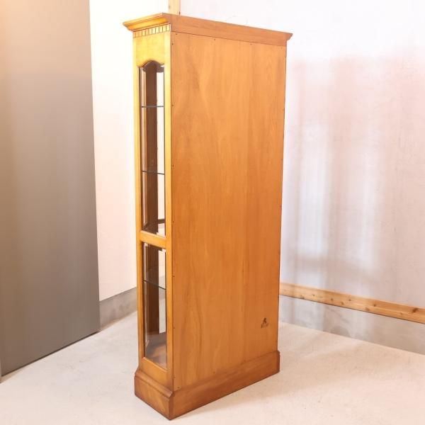 横浜ダニエル(Daniel)の樺桜材を使用したクラシックなキュリオケース A