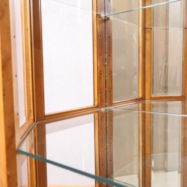 横浜ダニエル(Daniel)の樺桜材を使用したクラシックなキュリオケース A