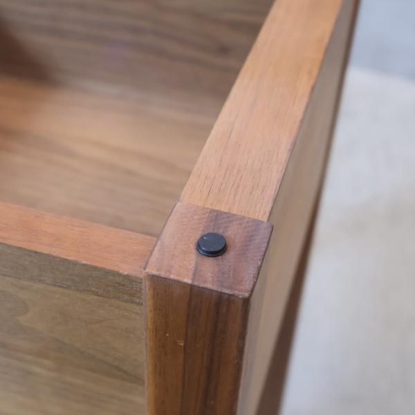 ウォールナット材を使用した無印良品(MUJI)のドレッサーです