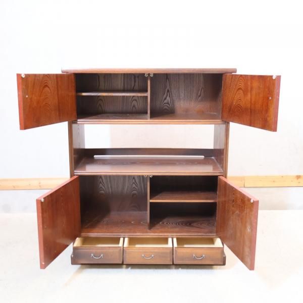 高級ブランドMORISHIGE(モリシゲ)の茶箪笥です。クラシカルなフォルム