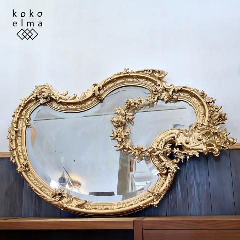 アンティーク調ウォールミラーです。深く美しいロカイユの曲線がぐるり