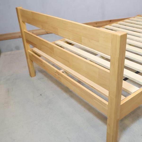 人気の無印良品(MUJI)のラバーウッド材 セミダブルベッドフレームです