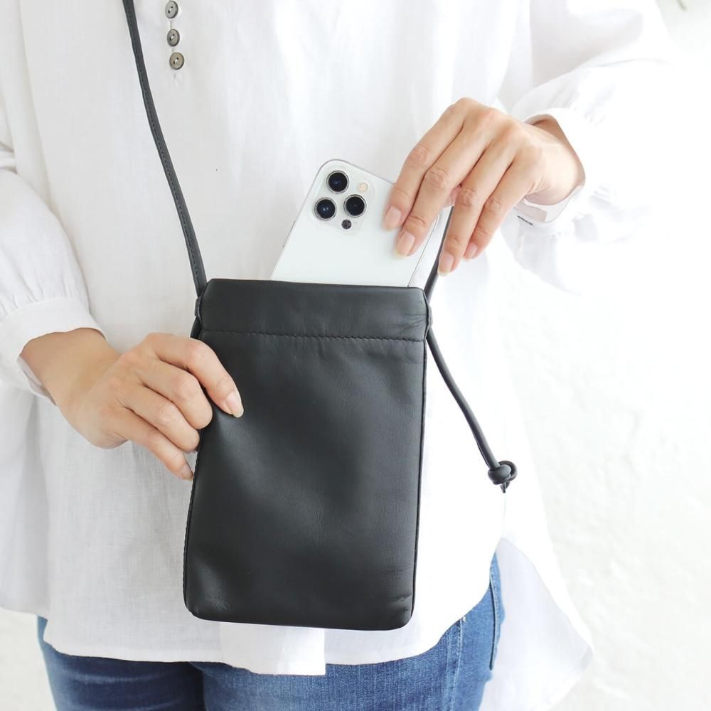 本革スマホショルダー chalk アシスタントポーチにもなるレザー