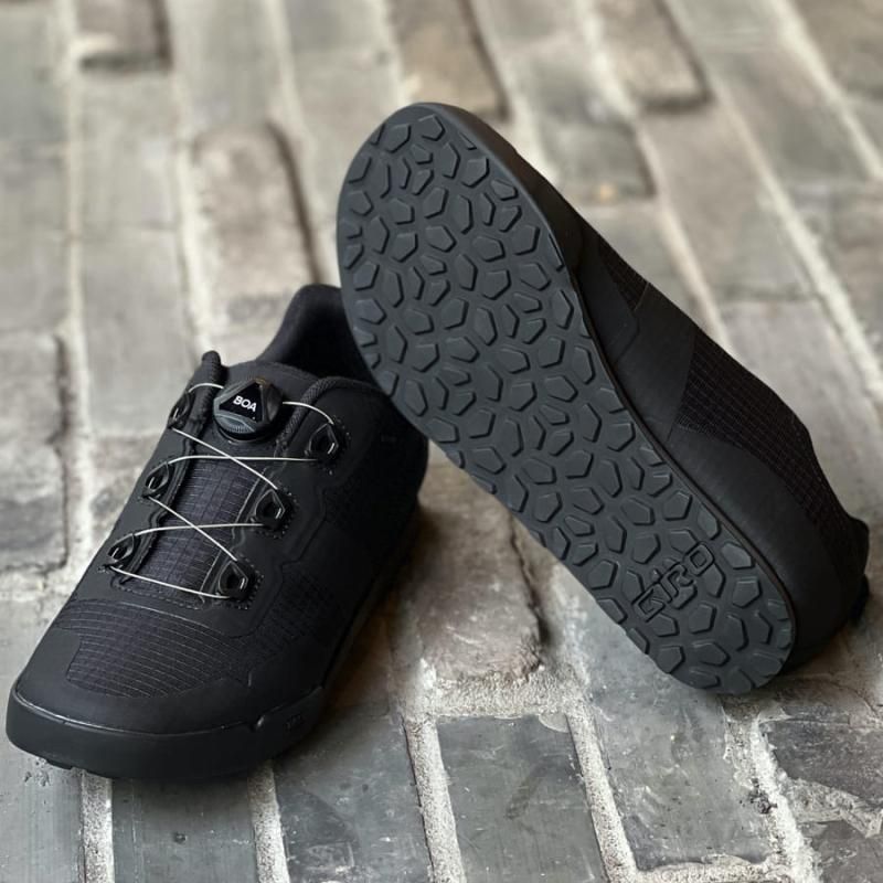 GIRO/ジロ】TRACKER Black