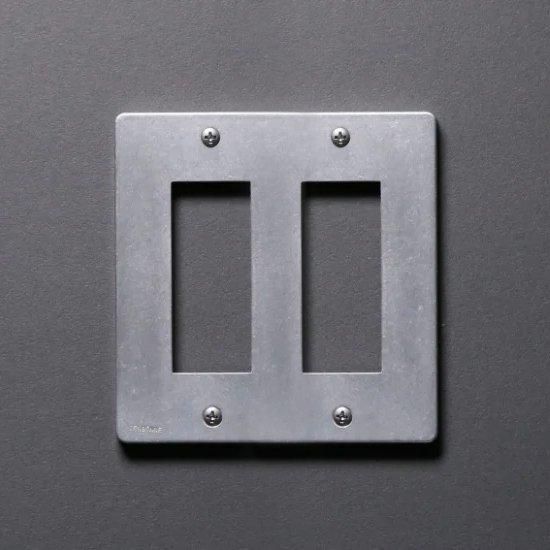 角穴スイッチプレート ダイカスト 2連3口（ZS4-2/S3S3） | アルミ
