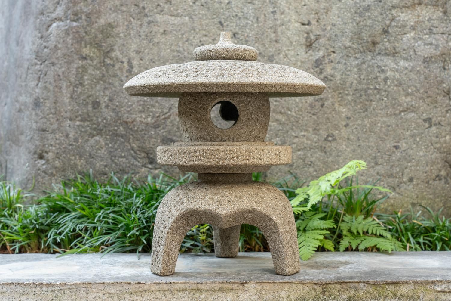 来待石製、ミニ雪見灯篭（7寸）| Mini Yukimi Lantern