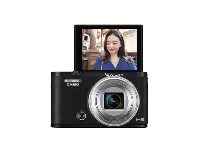 カシオ、超広角レンズ搭載で美肌機能も強化した自撮りカメラ「EX