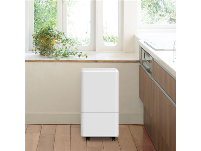 アイリスオーヤマ、壁際から約5cmの位置で使える「コンパクトクーラー