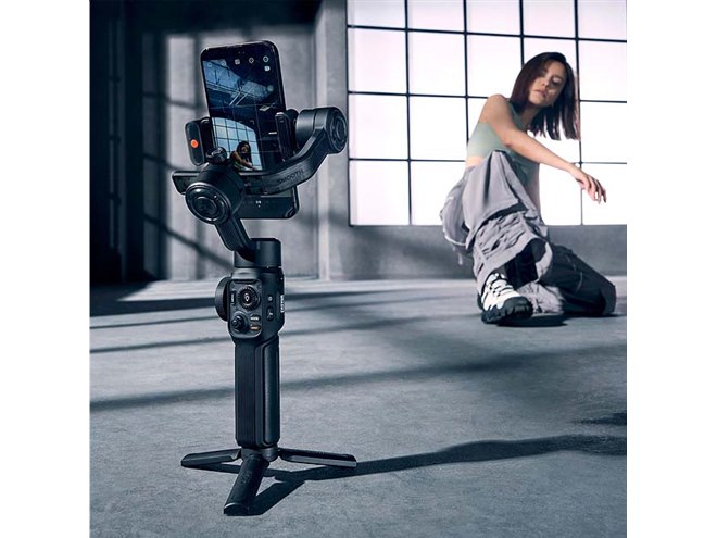 ZHIYUN、スマホ専用ジンバルのフラッグシップ「SMOOTH 5S AI」 - 価格.com