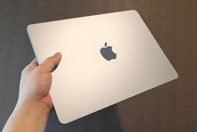 Apple MacBook Air 13.6インチ Liquid Retinaディスプレイ MC6T4J/A