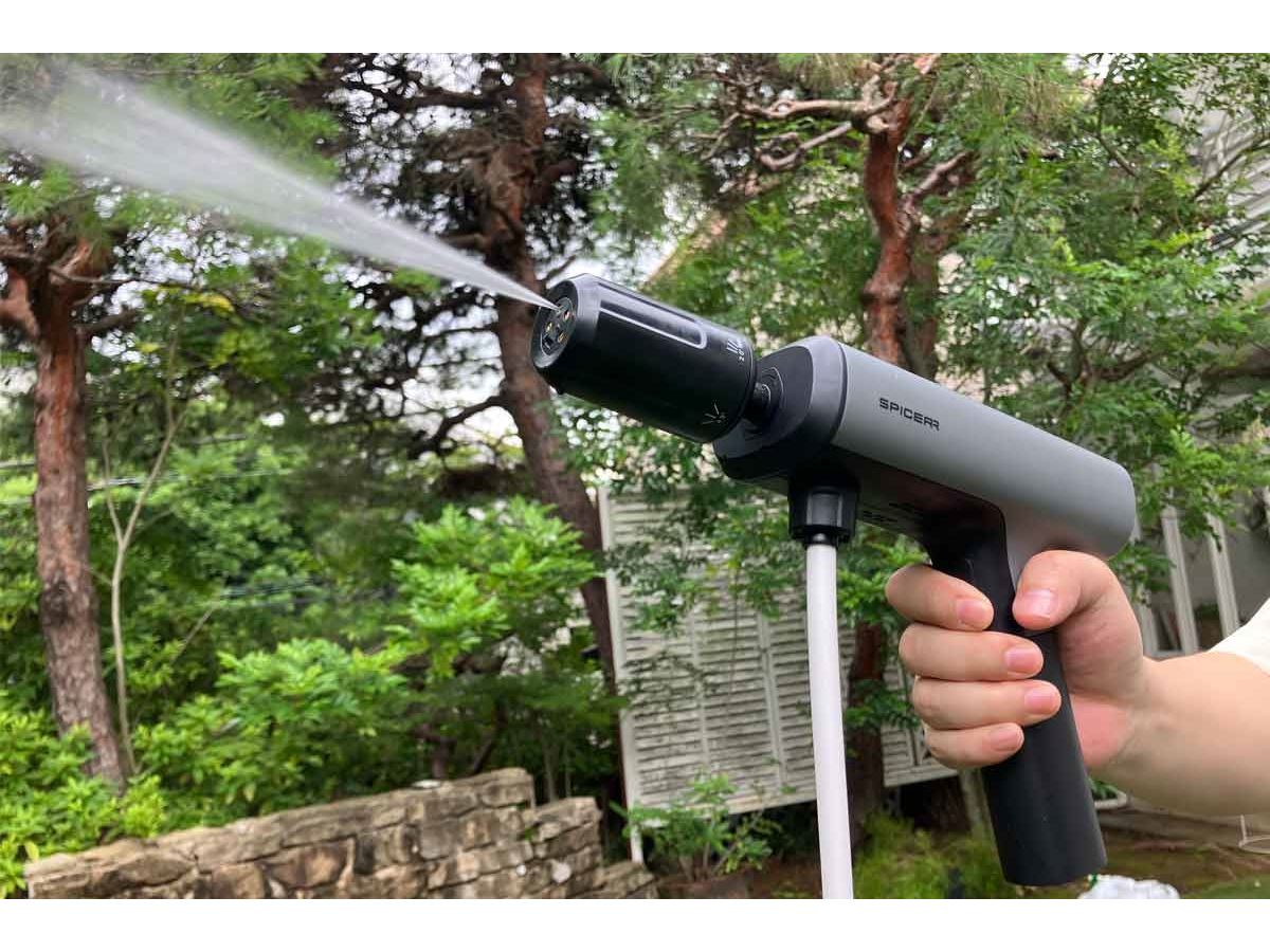 ベランダも玄関掃除もこれでいいじゃん！ 電源も水栓も“いらない”超