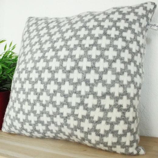 ウールクッションカバー クロス (グレイ) by Birgitta Lagerqvist