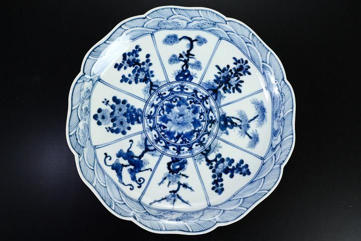 宮内庁御用窯】8号盛皿 青華吉祥樹花紋 /山本長左