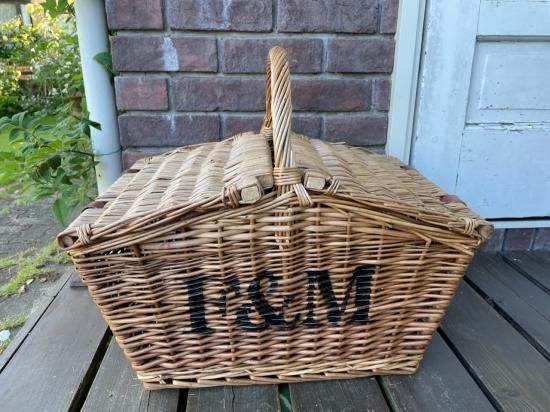 F＆M（フォートナム＆メイソン）のハンドル付きハンパーピクニック