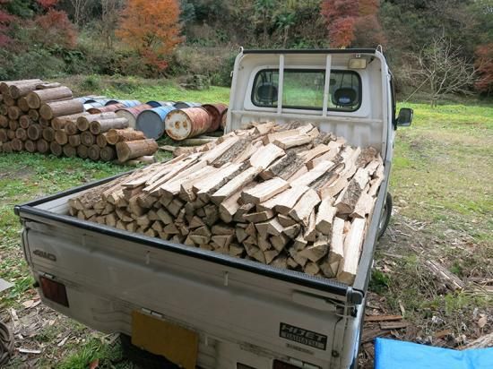 薪（千葉県長生郡産・広葉樹ミックス） | 軽トラ1台分（約80束） - 竹