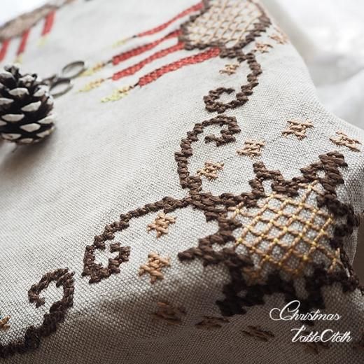 ドイツ クリスマス テーブルクロス（76×80）ヴィンテージ 【手刺繍
