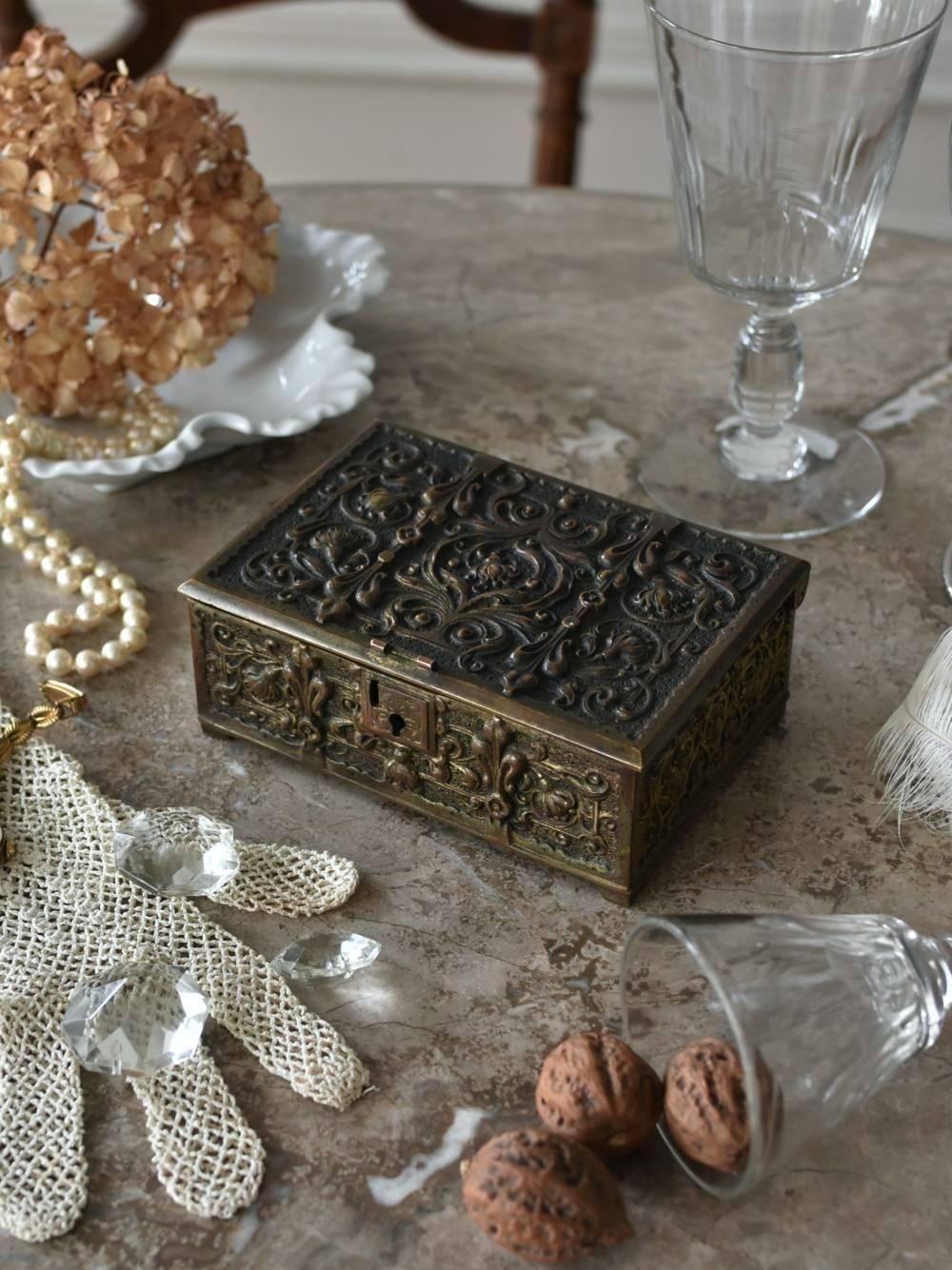 ジュエリーボックス .真鍮 ドイツアンティーク雑貨 宝石箱