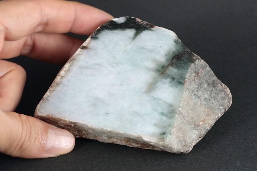 ミャンマー産 翡翠 原石 一面研磨 273g｜天然石通販 キラリ石