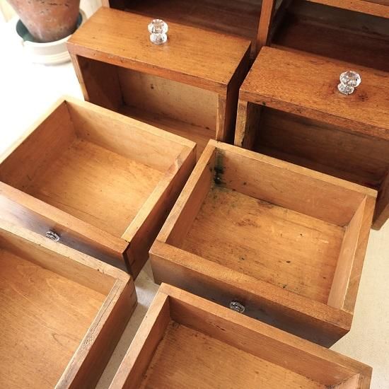 イギリス アンティーク マホガニーの6杯小引き出し ガラスつまみ