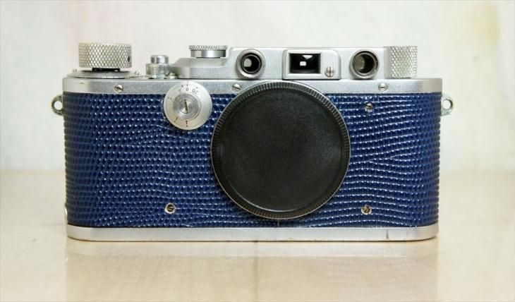 ネイビーブルーのバルナックライカIIIa（3a） 後期四角窓