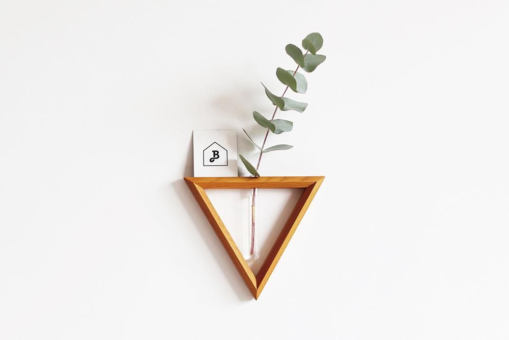 次回再入荷予定未定】うだまさし/サクラ/壁掛けサンカク（S） - BOWKNOT