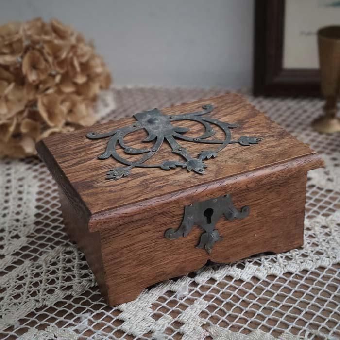 ドイツ蚤の市・古道具・アンティーク調・レトロ雑貨・木製ボックス・木