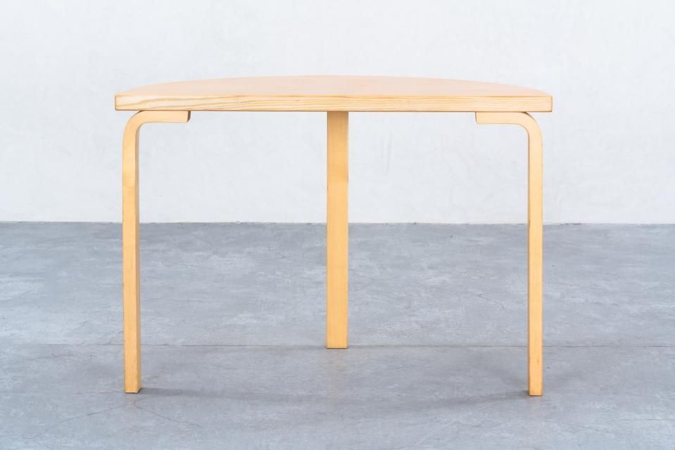 Alvar Aalto 半円テーブル アッシュ | 北欧家具 haluta (ハルタ)
