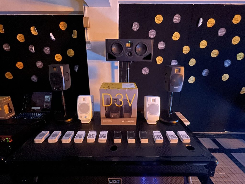 ADAM Audio D3V | USB-Cポート搭載、ADAM Audio 最小サイズのモニター