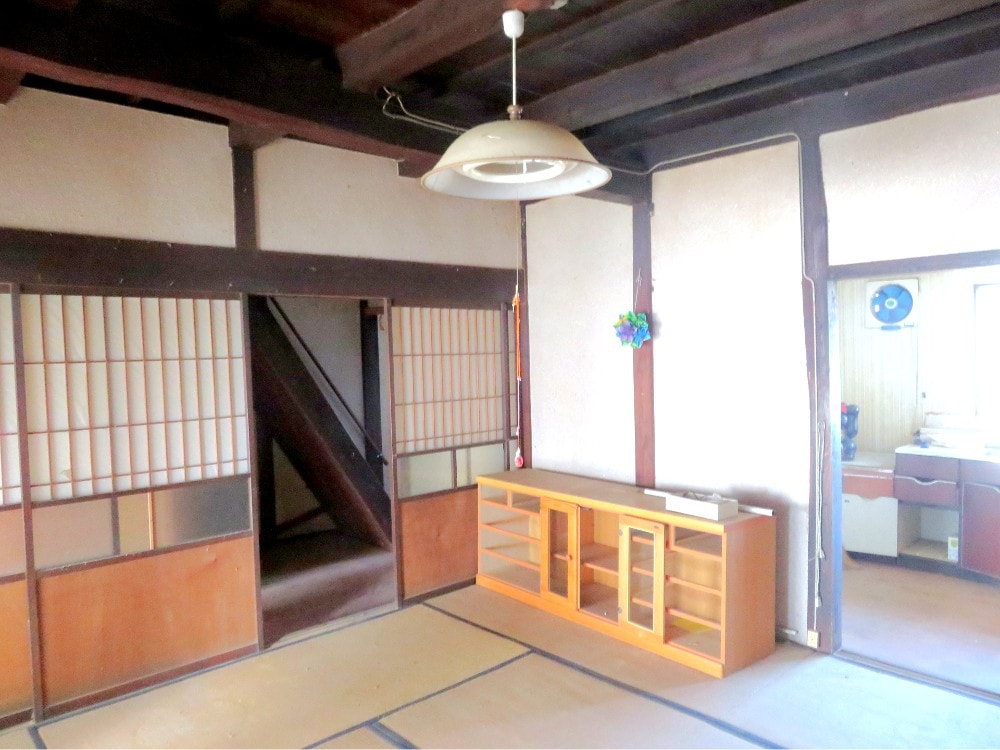 生活便利で田畑付き】伝統芸能が盛んな地域の古民家が100万円！納屋