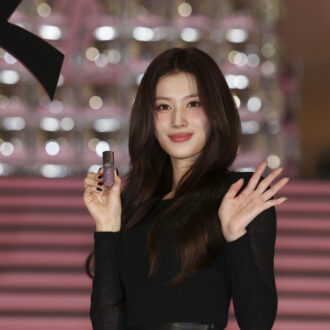 TWICEのサナさんがYSLのポップアップイベントに登場♡ハートに溢れた