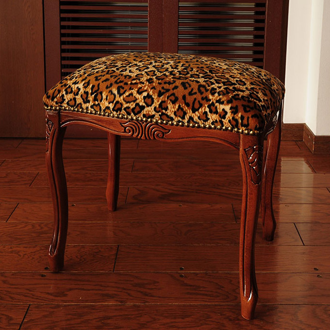 ヒョウ柄の椅子 - 椅子の店