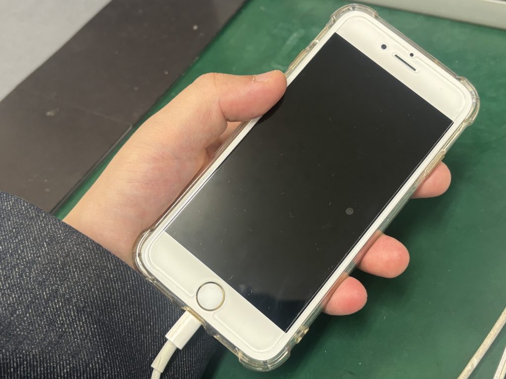iPhoneの充電口(コネクタ)が壊れた！？充電が出来ない原因と対処法