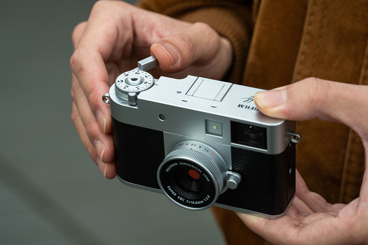 富士フイルムXシリーズ新製品『X half』をイチ早く体験！「シモキタ