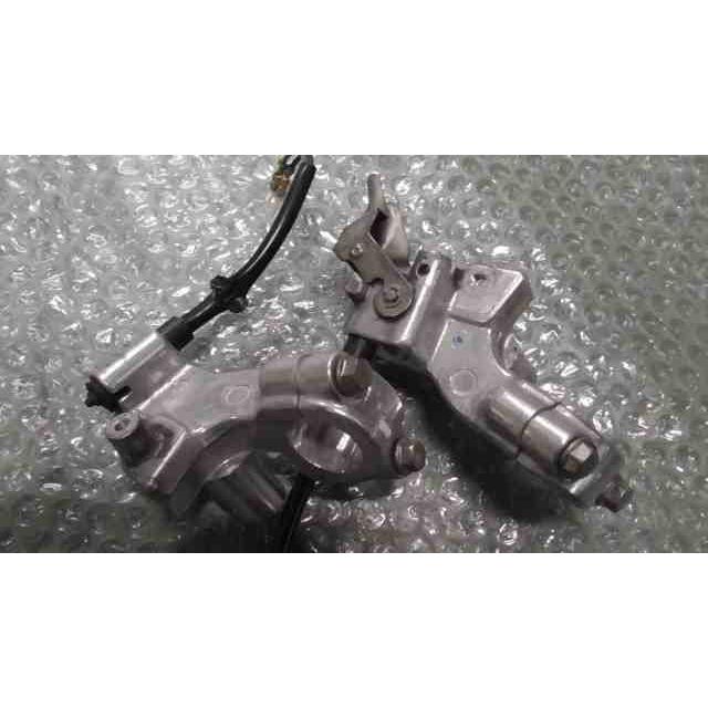 TACT4スト ベーシック AF79 の ブレーキレバーホルダー 左右