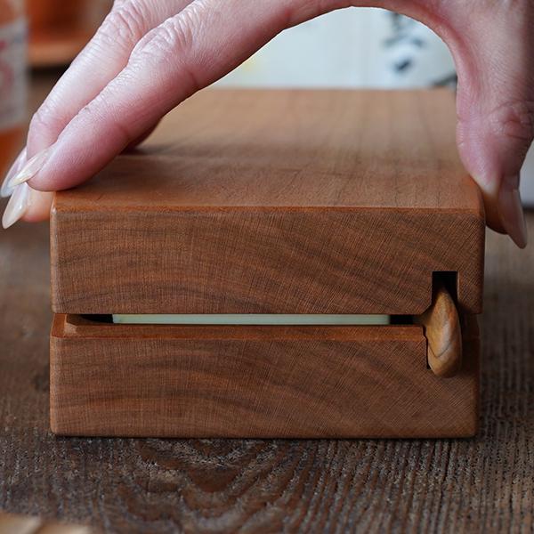ドモク堂 バターケース 木製 バターナイフ付き 山桜 天然木 一枚板
