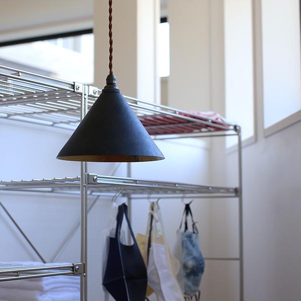 FUTAGAMI（フタガミ） ペンダントランプ 円錐 長 黒ムラ ペンダント