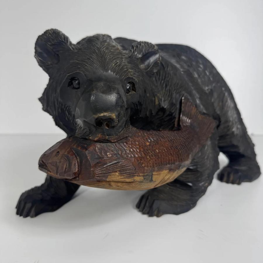 北海道伝統工芸 木彫りの熊 鮭くわえ彫刻 作家銘あり 彫刻アート 置物