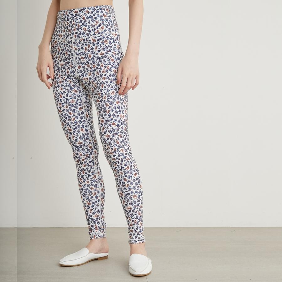 emmi yoga（エミヨガ） 爆買 emmi WELLNESS YOGA PACK（4 ITEMS SET