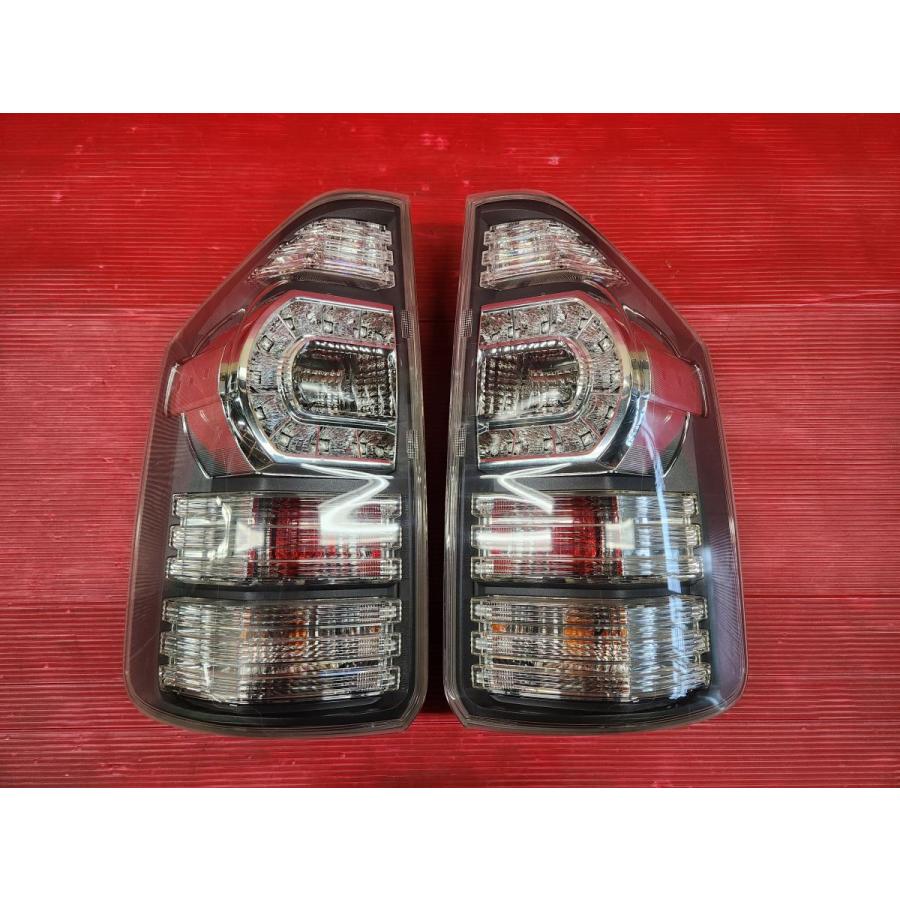 トヨタ 70 ヴォクシー 標準 後期 純正 左右 テールランプ ZRR70G