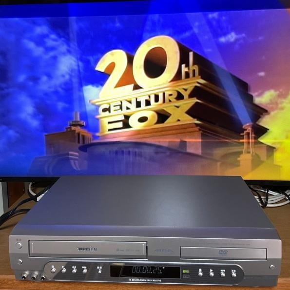 TOSHIBA（東芝） VTR一体型DVDビデオプレーヤー SD-V300 USED品