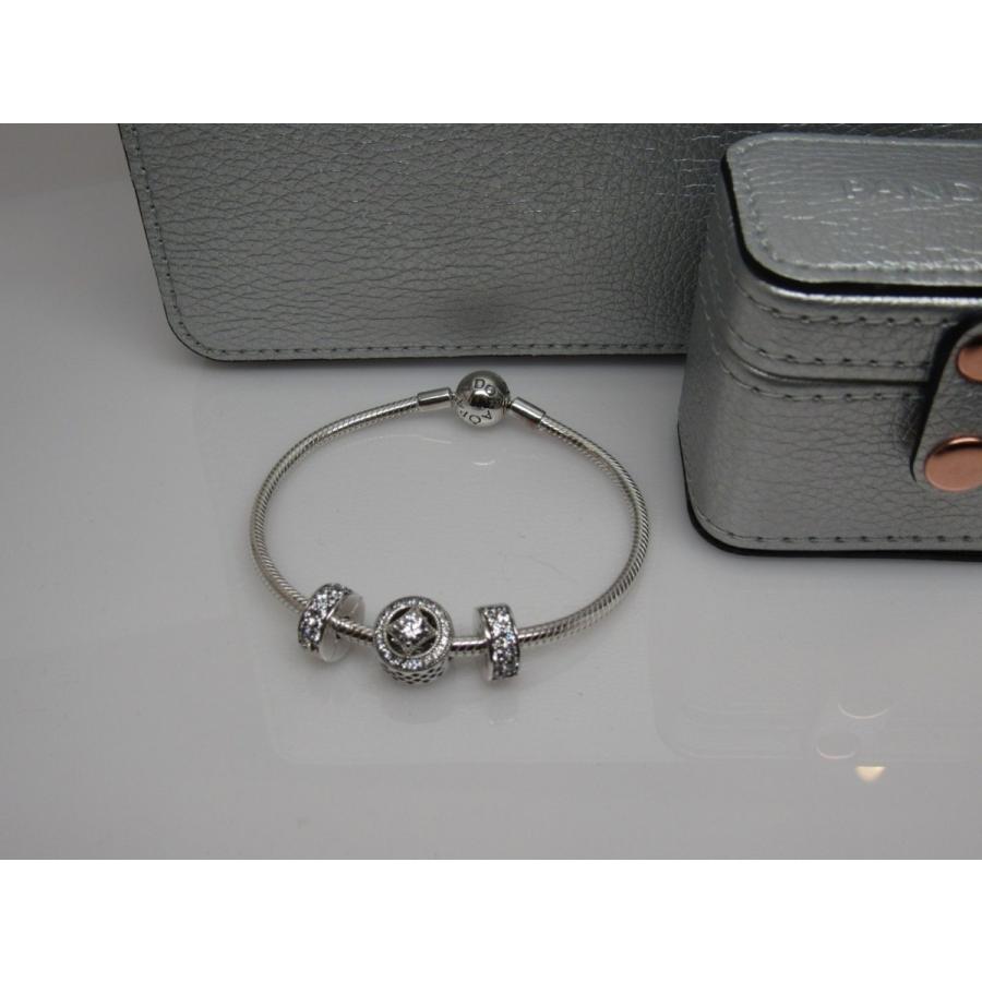 PANDORA（パンドラ） スレッドレス ブレスレット 3チャーム ギフト