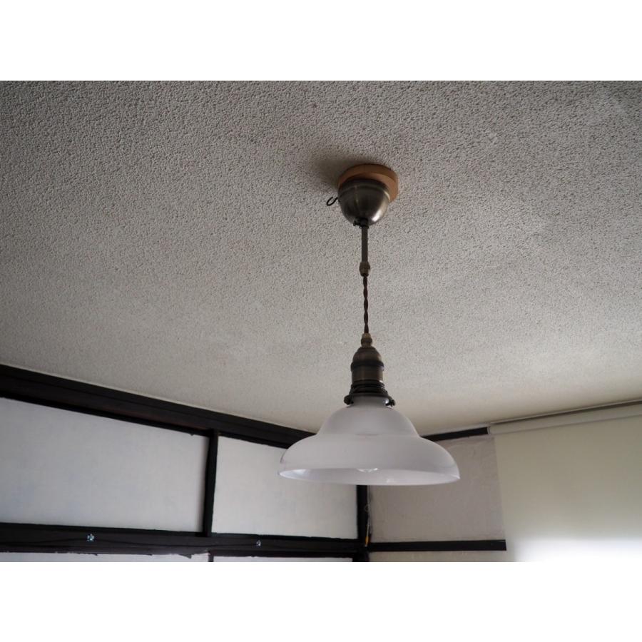 レトロ ペンダントライト 乳白色 ガラス製 ペンダントランプ