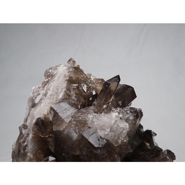 1Kg スモーキークォーツ クラスター 煙水晶 原石 モリオン 黒水晶