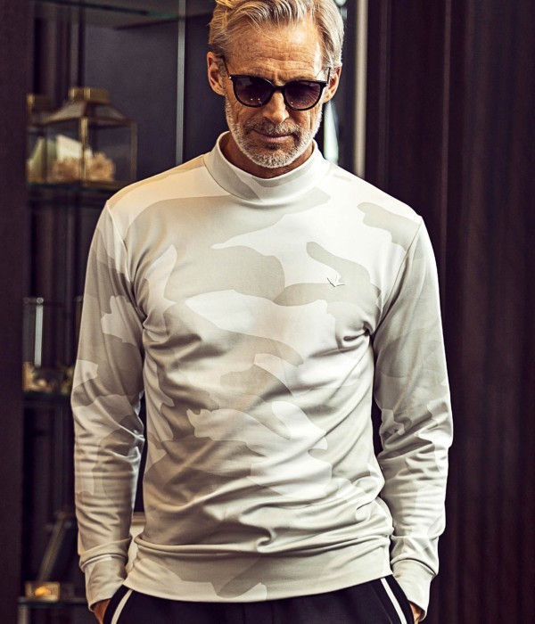 1PIU1UGUALE3 RELAX ウノピゥウノウグァーレトレ カモ柄モックネックT