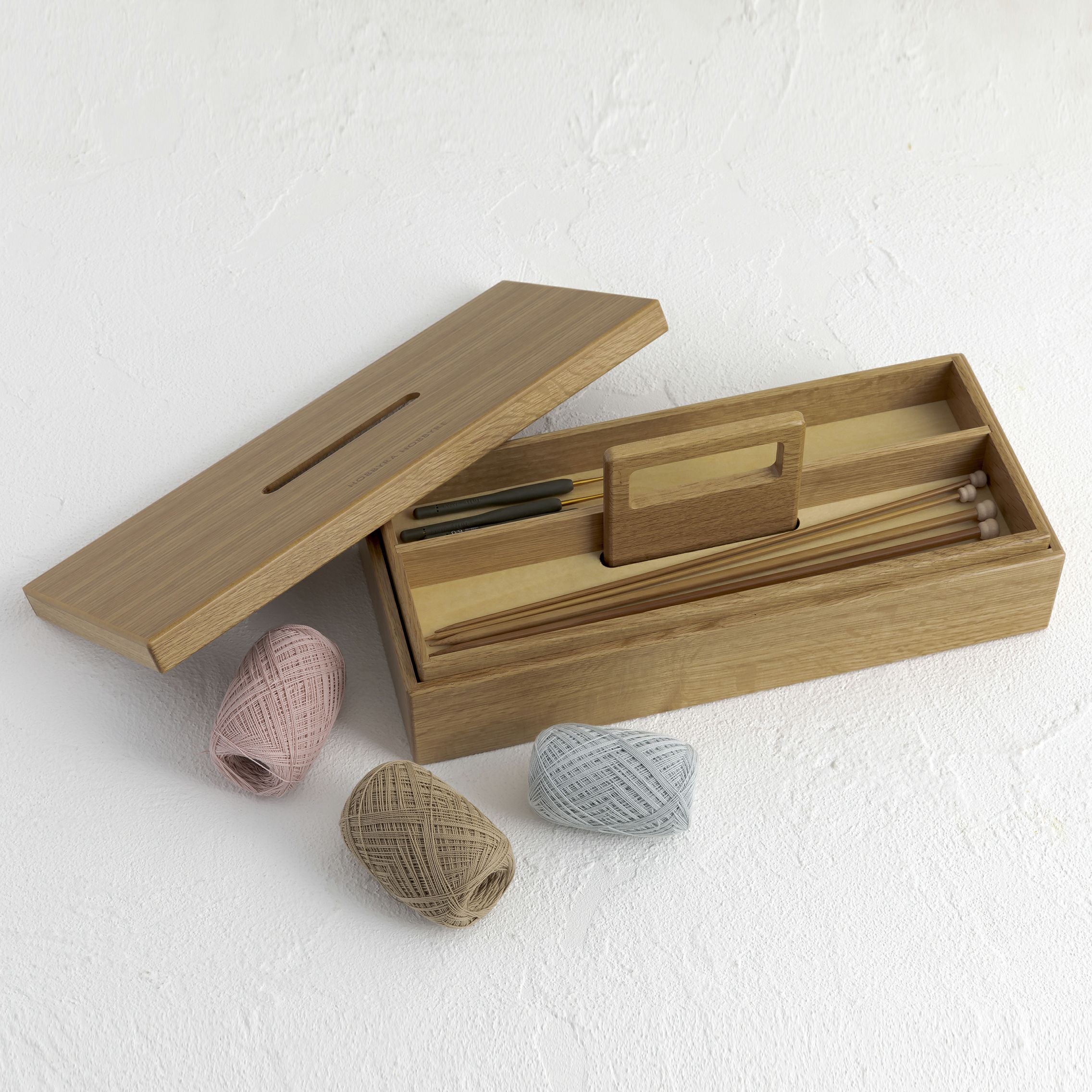 スライド式ソーイングボックス | リバティ 生地、編み物、刺繍、刺し子